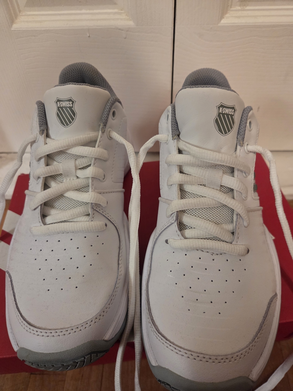 K-Swiss Women's Size 7.5 White and Gray Athletic Sneakers